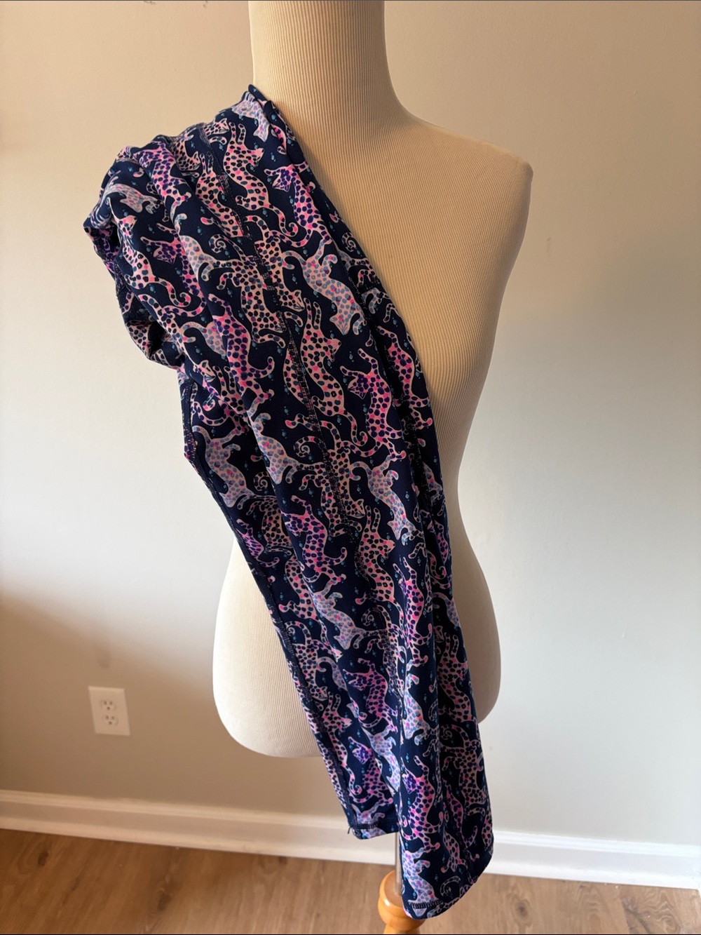 Lilly Pulitzer Navy Leggings with Pink & Light Blue Cat Print